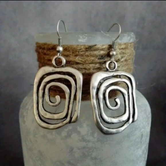 Silver spiral swirl earrings minimalist jewelry - Picture 1 of 4